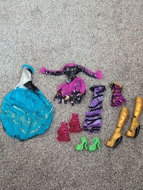 Monster High Clothing Bundle G1